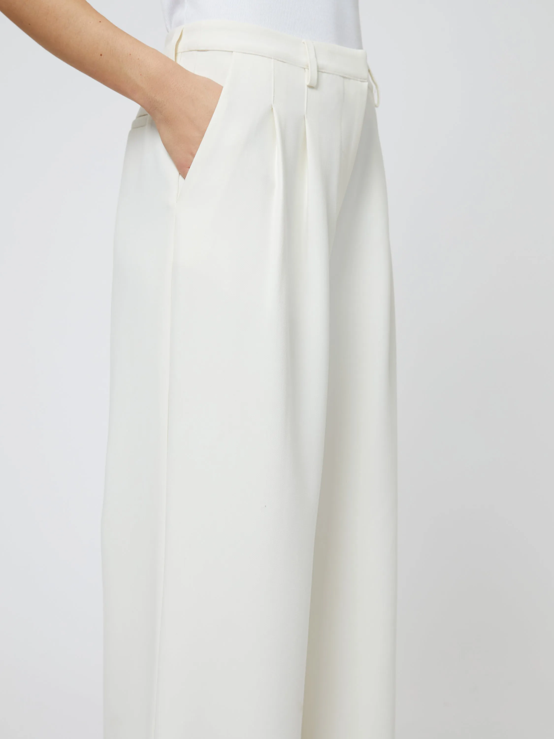 Azra Twill Pleated Trouser