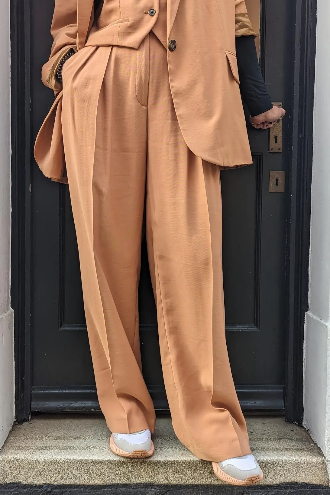 Bjorn Marron Pleated Trousers