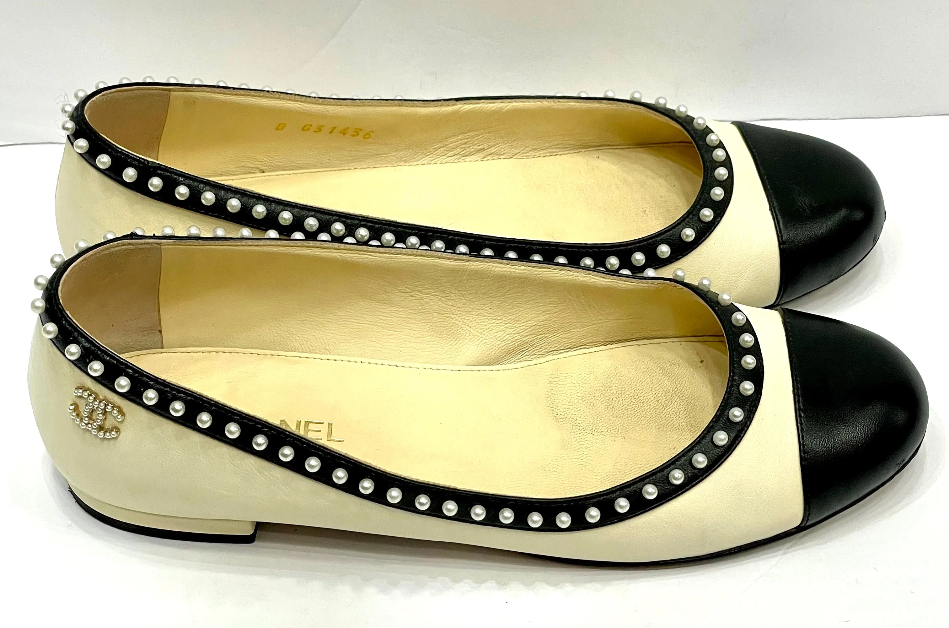 CHANEL CC CAP TOE LEATHER BALLERINA FLATS