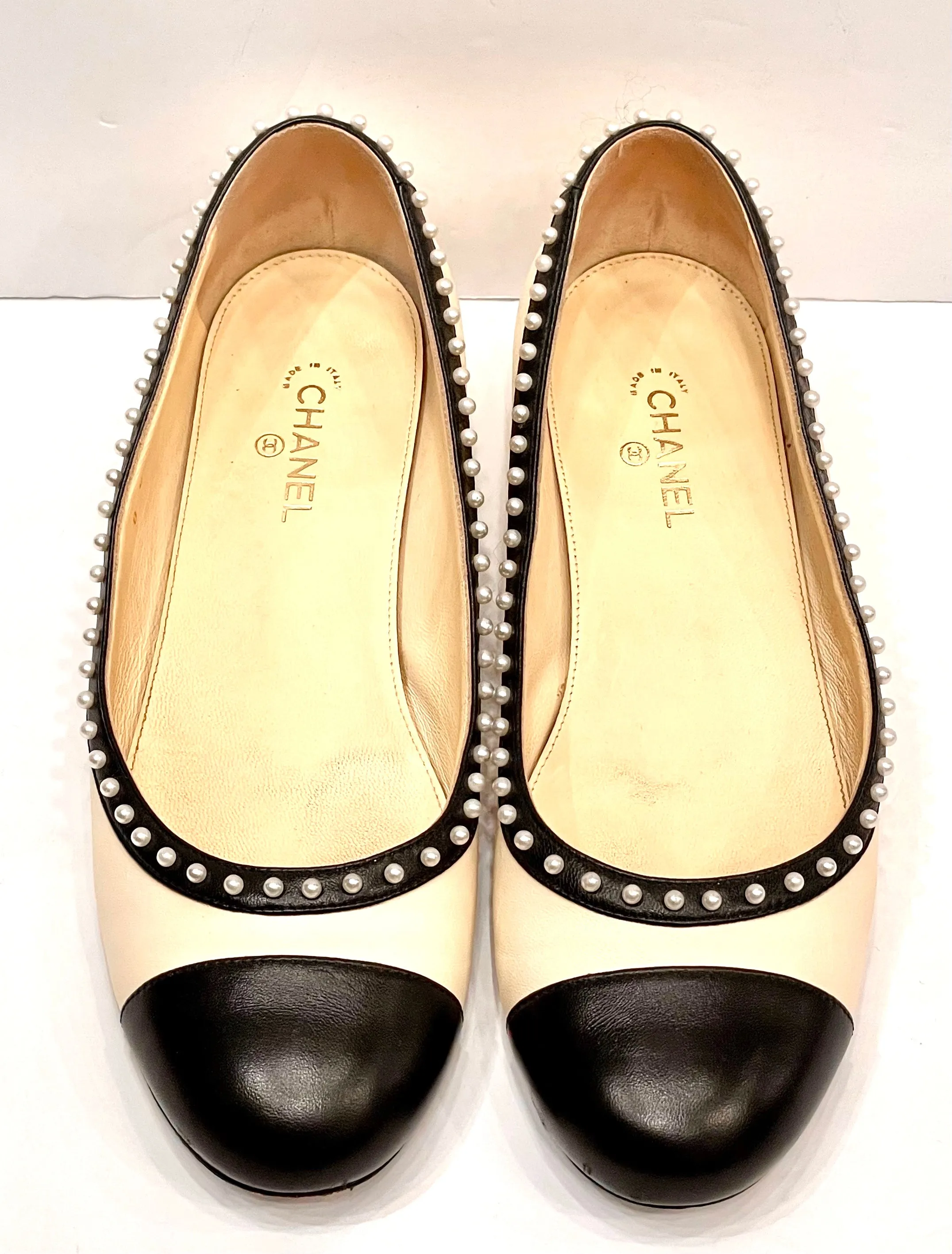 CHANEL CC CAP TOE LEATHER BALLERINA FLATS