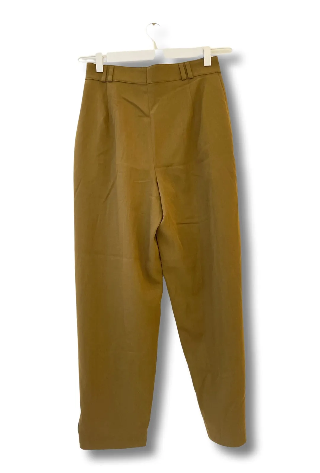 Curry pleated pants.