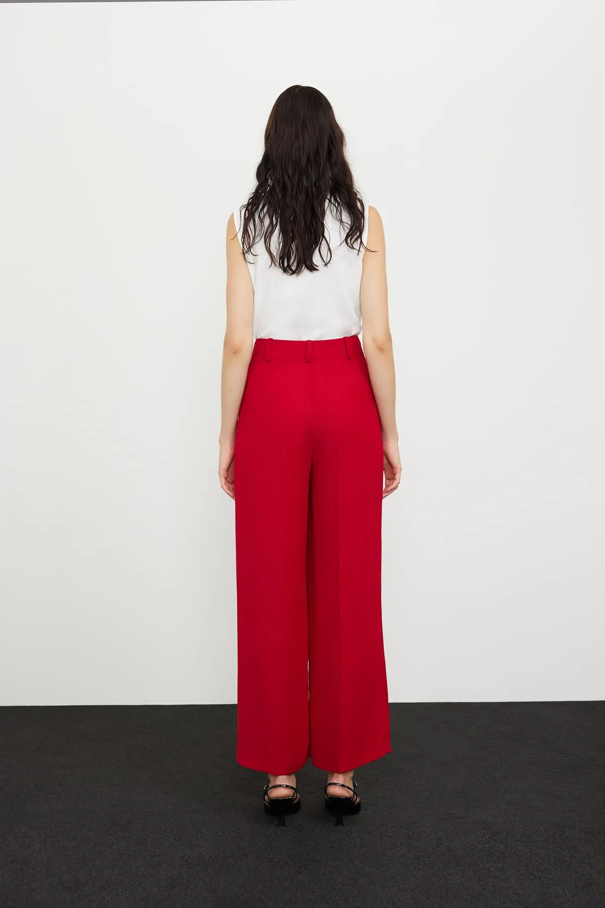 Roman Pleated Detail Solid Trousers Red