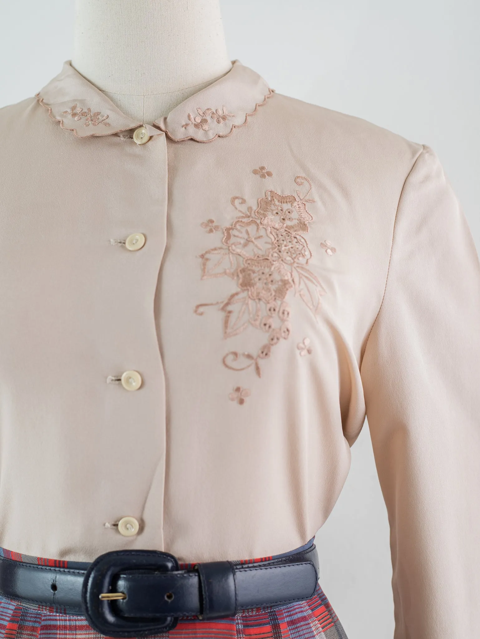 Vintage Beige Embroidered Neck Cuff Sleeved Blouse