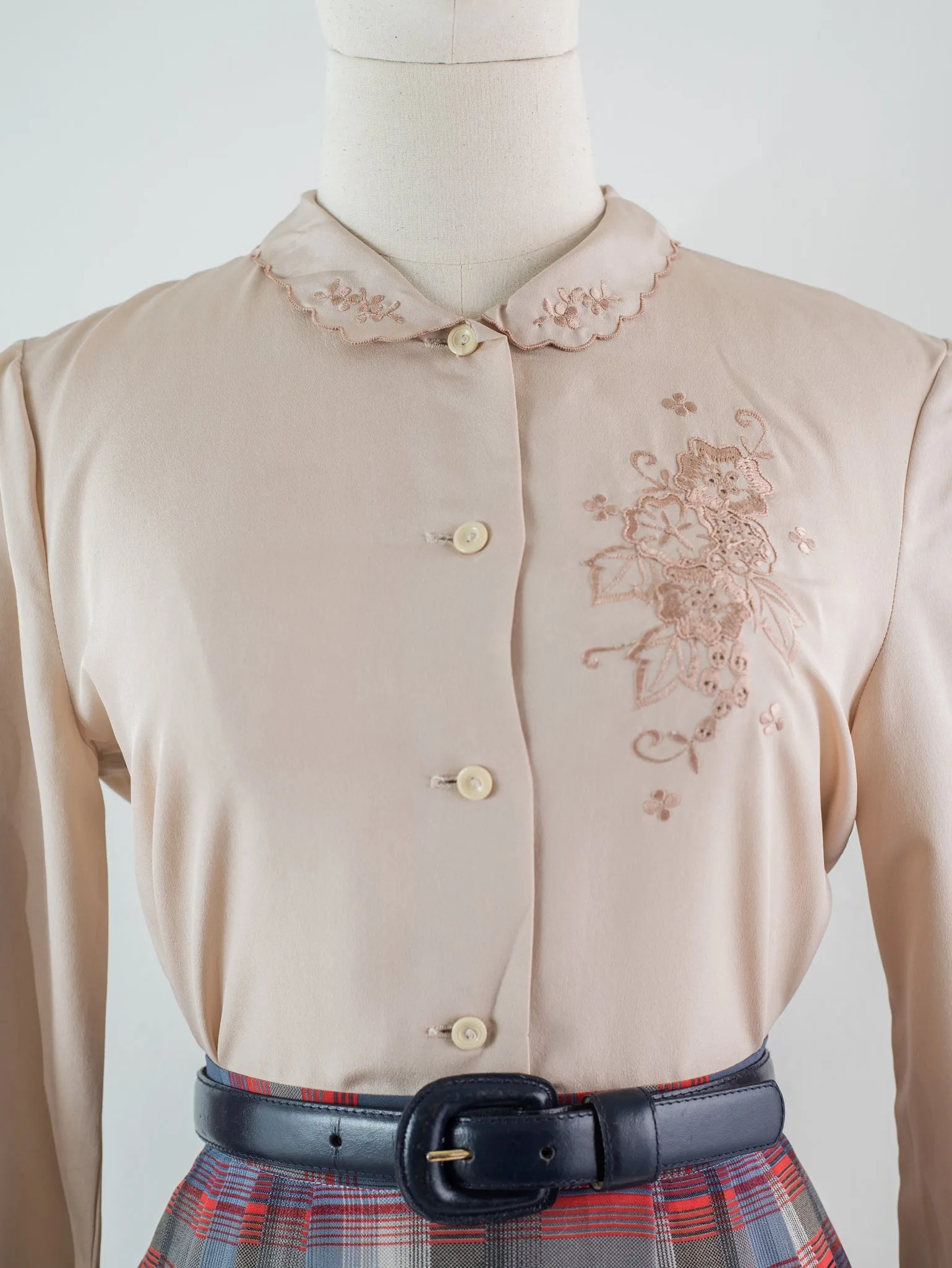 Vintage Beige Embroidered Neck Cuff Sleeved Blouse